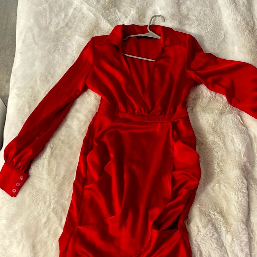 Little red dress by PrettyLittleThing